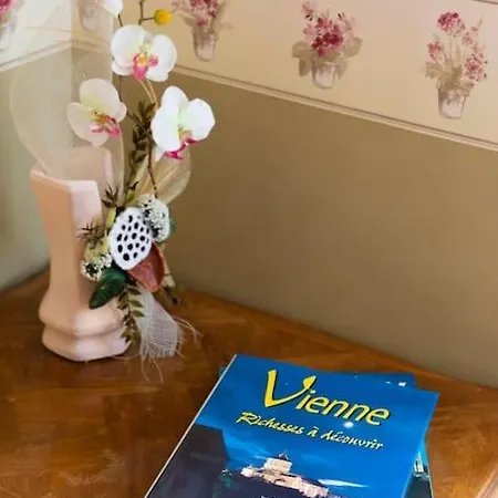 Vakantiehuis La Charmille - Grande Maison Bourgeoise, 35 Kms Du Futuroscope