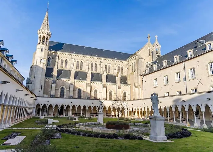 別荘 La Charmille - Grande Maison Bourgeoise, 35 Kms Du Futuroscope La Puye